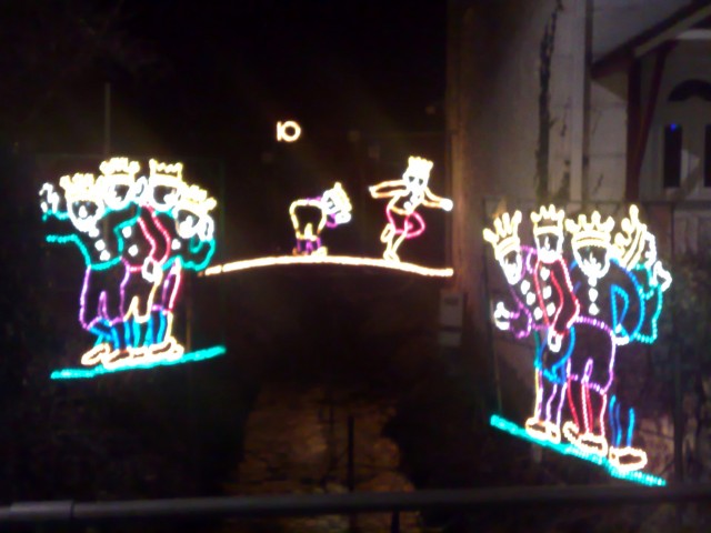 Angarrack Christmas Lights - 10 Lords A Leaping